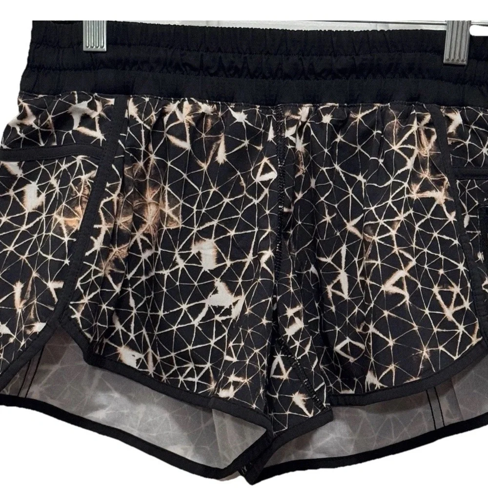 Lululemon Star Crushed Black shorts lined athletic Size 6 Inseam 4 EUC - Picture 2 of 8